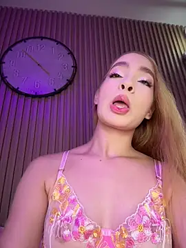 Isabella gaviria online show from 04-25-26, 08:39