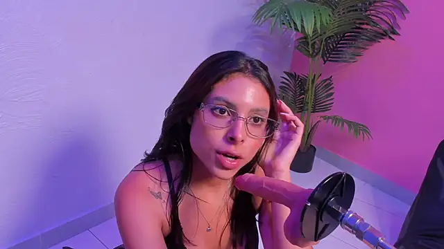 Snapshot of Lia_owenss chatting on 05-27-26, 01:57 Lia owenss online show from 05-27-26, 01:57