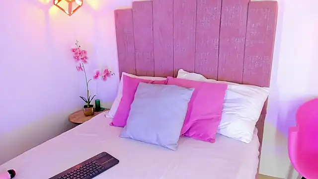 Zoee Kravitz online show from 03-26-26, 08:07