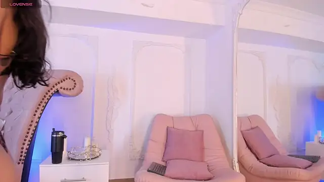 LucianaBlanco  online show from 06-18-26, 08:36