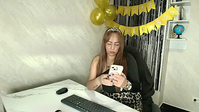 Helenn Moore online show from 04-10-26, 01:51