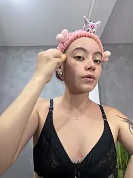 Snapshot of Emmy_miaw chatting on 06-26-26, 07:09 Emmy miaw online show from 06-26-26, 07:09