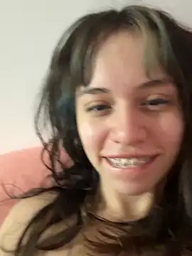 Snapshot of kitticam chatting on 06-27-26, 04:13 kitticam online show from 06-27-26, 04:13