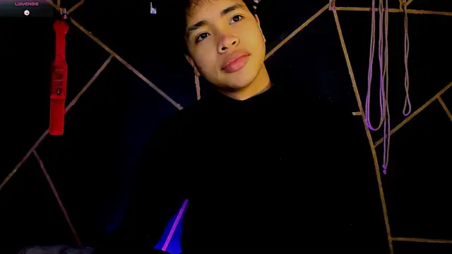Snapshot of Lee_Colee chatting on 05-24-26, 01:16 Lee Colee online show from 05-24-26, 01:16