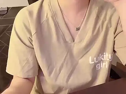 hunhun122 online show from 04-14-26, 04:01