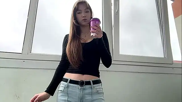 Snapshot of AnnaWasp chatting on 06-19-26, 05:24 AnnaWasp online show from 06-19-26, 05:24