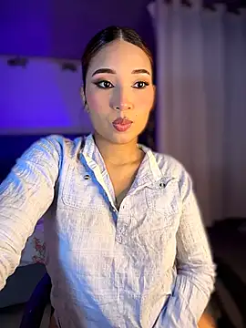 Snapshot of iamkyliewest chatting on 05-30-26, 05:25 iamkyliewest online show from 05-30-26, 05:25