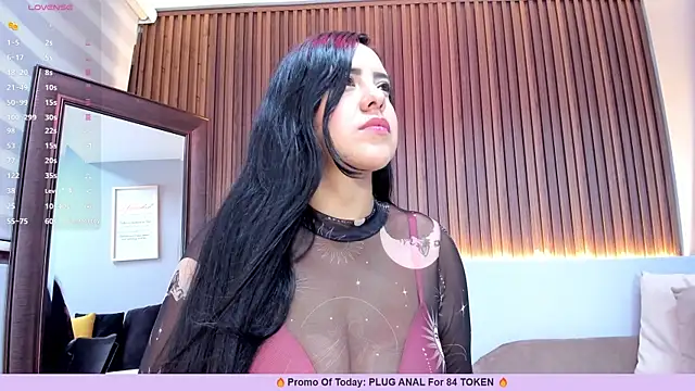 Snapshot of _Alice08_ chatting on 06-19-26, 12:00 Alice08 online show from 06-19-26, 12:00