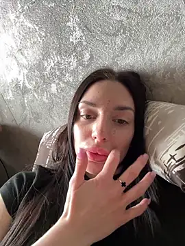 MishellKins online show from 04-17-26, 02:09