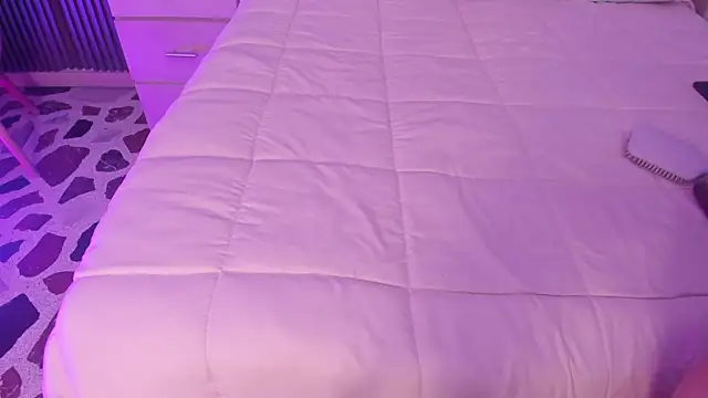 AlanahStewart online show from 04-23-26, 10:44