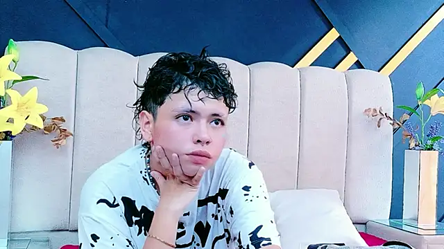 NikiEvanz online show from 05-03-26, 06:33