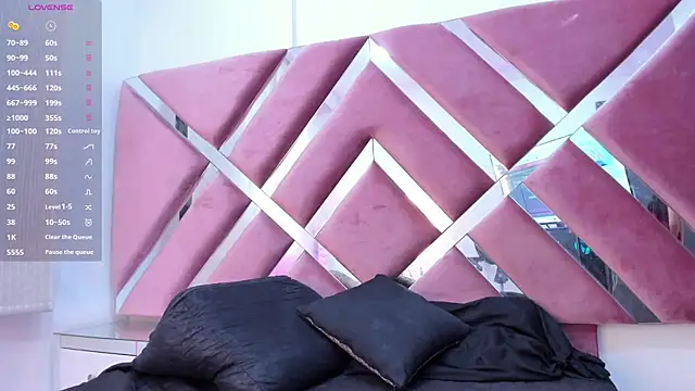 Zoe Evaanss  online show from 04-30-26, 07:43