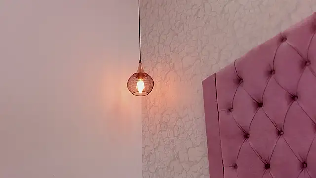 saraa joness  online show from 03-21-26, 07:40