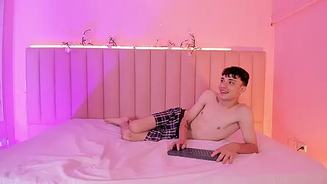 SecretLoversVIP online show from 05-12-26, 12:44