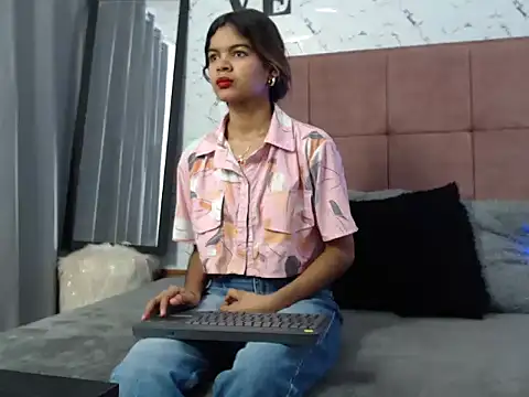 Daniela Lunax online show from 03-28-26, 01:23