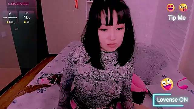 Akiko Yun online show from 04-18-26, 11:45