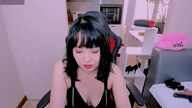 Snapshot of Akiko_Yun chatting on 10-10-25, 10:49 Akiko Yun online show from 10-10-25, 10:49