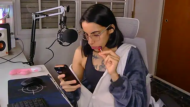 Poison Ivy 29 online show from 04-09-26, 02:46