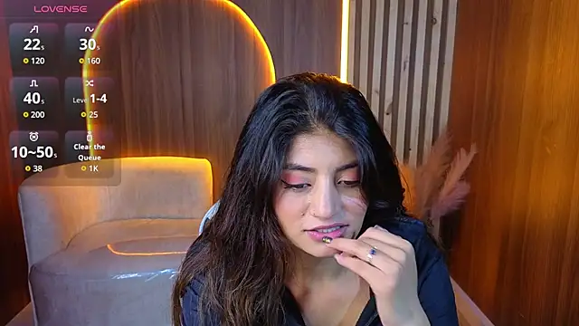 Lia queen tx online show from 07-10-26, 03:17