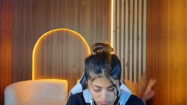 Lia queen tx online show from 07-03-26, 03:24