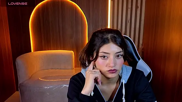 Snapshot of Lia_queen_tx chatting on 05-16-26, 03:05 Lia queen tx online show from 05-16-26, 03:05