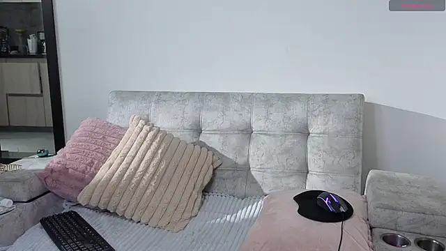 Elodie221 online show from 08-03-26, 05:04
