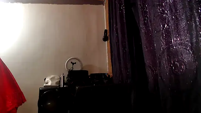 Snapshot of Alexandrina chatting on 10-08-25, 12:17 Alexandrina online show from 10-08-25, 12:17