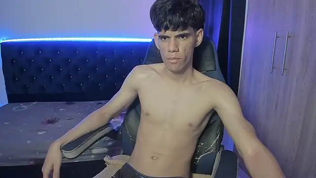 Josy 11 online show from 04-13-26, 02:48