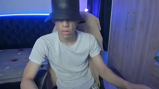 Josy 11 online show from 04-12-26, 02:48