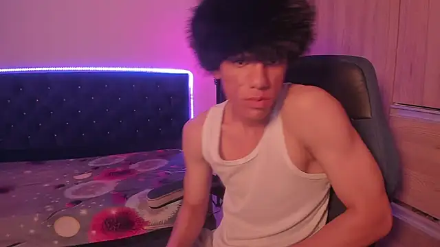 Josy 11 online show from 04-10-26, 01:45