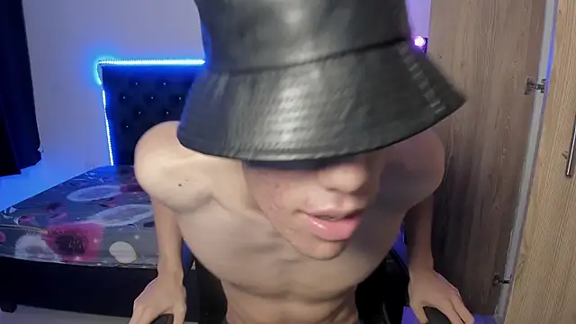 Josy 11 online show from 04-17-26, 03:42