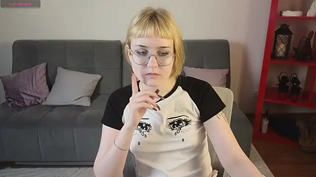 TheaQuill online show from 05-14-26, 06:38