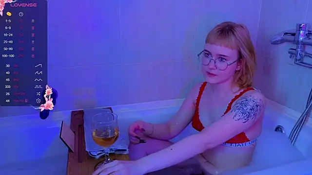 TheaQuill online show from 04-30-26, 06:37