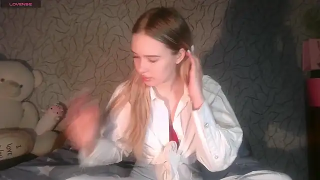 Alice Pleasance online show from 06-06-26, 03:06