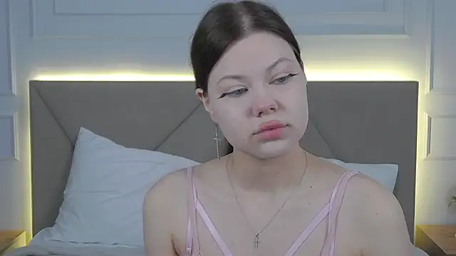 Sophie Rays online show from 04-19-26, 04:02