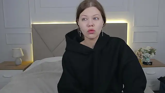 Snapshot of Sophie_Rays chatting on 05-30-26, 03:35 Sophie Rays online show from 05-30-26, 03:35