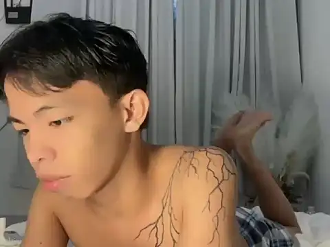 Snapshot of hottasianboy chatting on 07-27-26, 12:01 hottasianboy online show from 07-27-26, 12:01