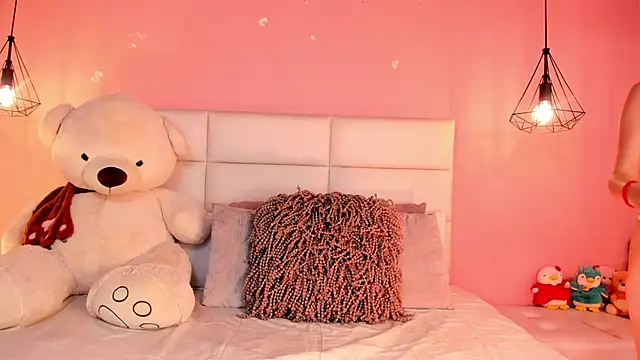 Snapshot of KarolyneLune chatting on 06-18-26, 08:14 KarolyneLune online show from 06-18-26, 08:14