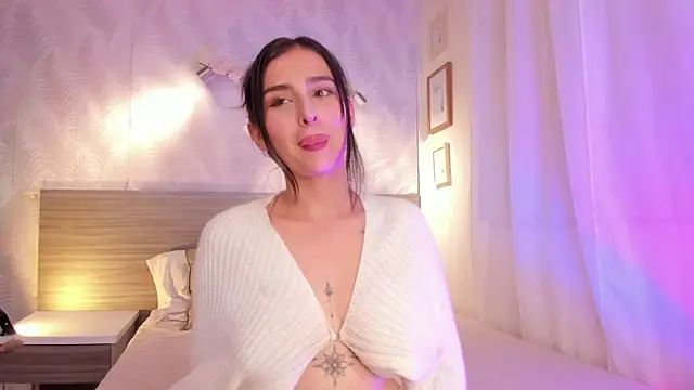 Snapshot of KarolyneLune chatting on 07-15-26, 05:53 KarolyneLune online show from 07-15-26, 05:53