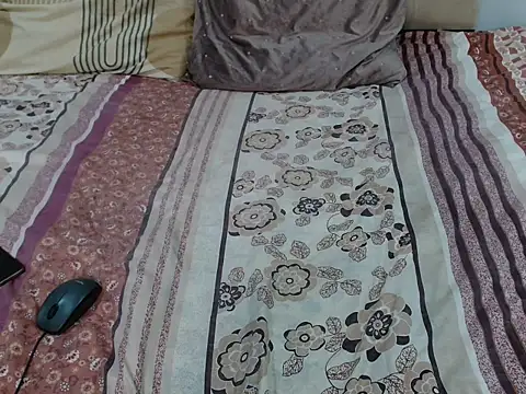 Snapshot of CarlyHott chatting on 03-12-26, 09:30 CarlyHott online show from 03-12-26, 09:30