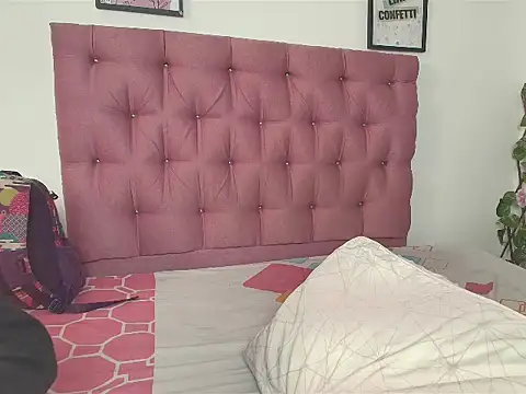 Snapshot of Sweet_Scarlett_ chatting on 05-08-26, 01:37 Sweet Scarlett online show from 05-08-26, 01:37