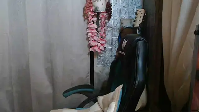 small 13 online show from 05-13-26, 02:57