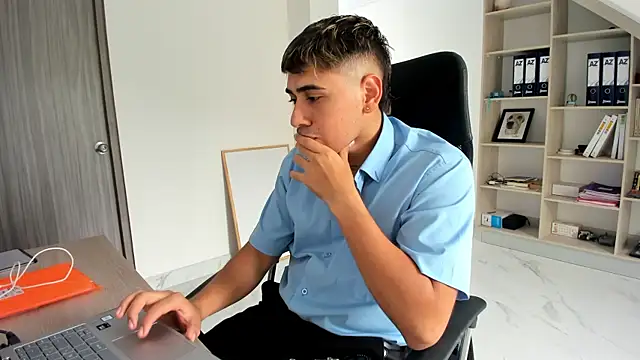 Boss Secret online show from 04-21-26, 06:58