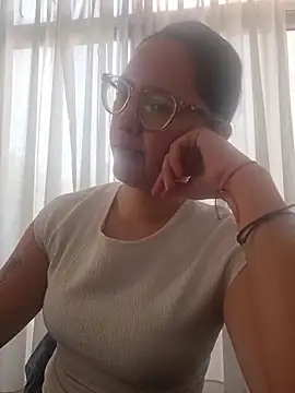 Snapshot of Sofia-desire chatting on 04-13-26, 08:35 Sofia-desire online show from 04-13-26, 08:35