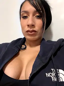 Snapshot of FerrariFrench chatting on 09-21-25, 05:12 FerrariFrench online show from 09-21-25, 05:12