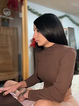 Snapshot of FerrariFrench chatting on 10-31-25, 02:30 FerrariFrench online show from 10-31-25, 02:30