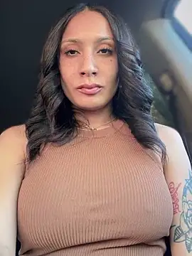 Snapshot of FerrariFrench chatting on 12-19-24, 08:34 FerrariFrench online show from 12-19-24, 08:34