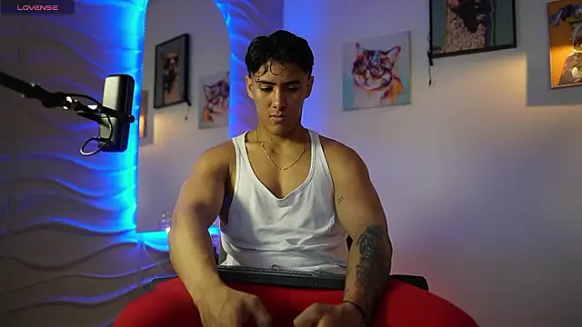 Snapshot of Tayler_Cross_ chatting on 03-15-26, 02:13 Tayler Cross online show from 03-15-26, 02:13