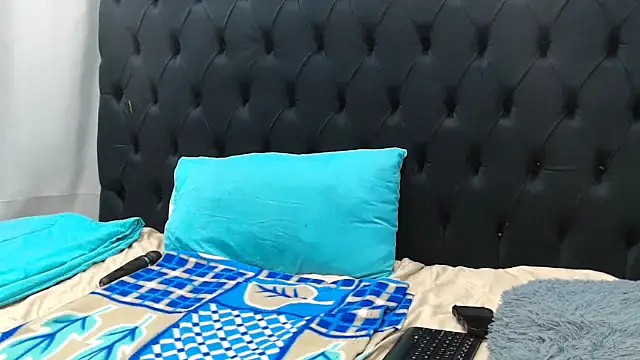 Dark Slim Thick online show from 04-25-26, 06:27