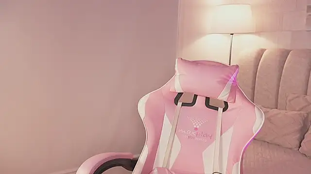 Naomi-Gray online show from 06-11-26, 07:33